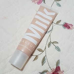 Milk Makeup Blur Liquid Foundation shade Ivory